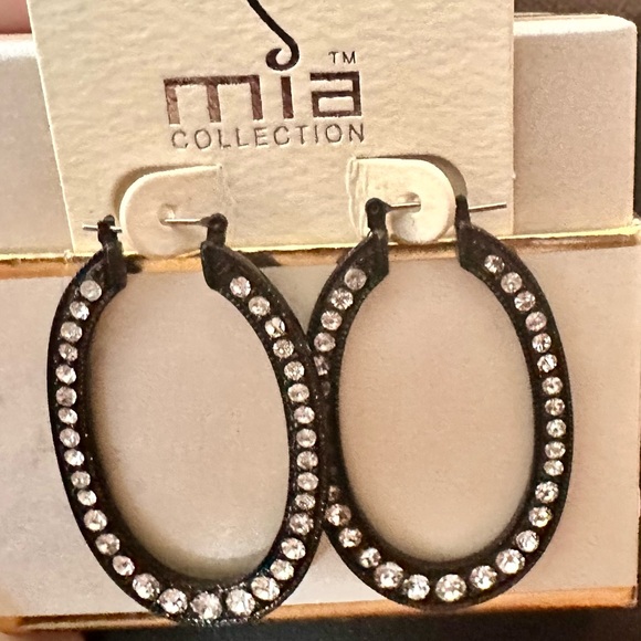 NWT Mia Collection Black & Crystal Hoop Earrings - Picture 4 of 5